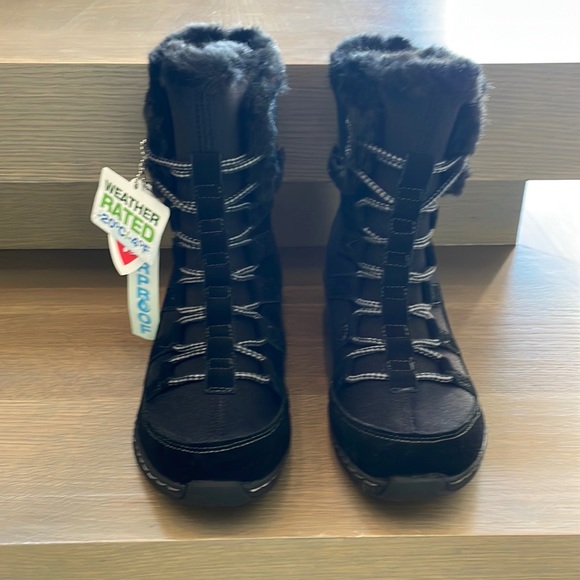 Raquel Short Lace Up Winter Boot in Black *Brand New In Box* - Picture 2 of 9